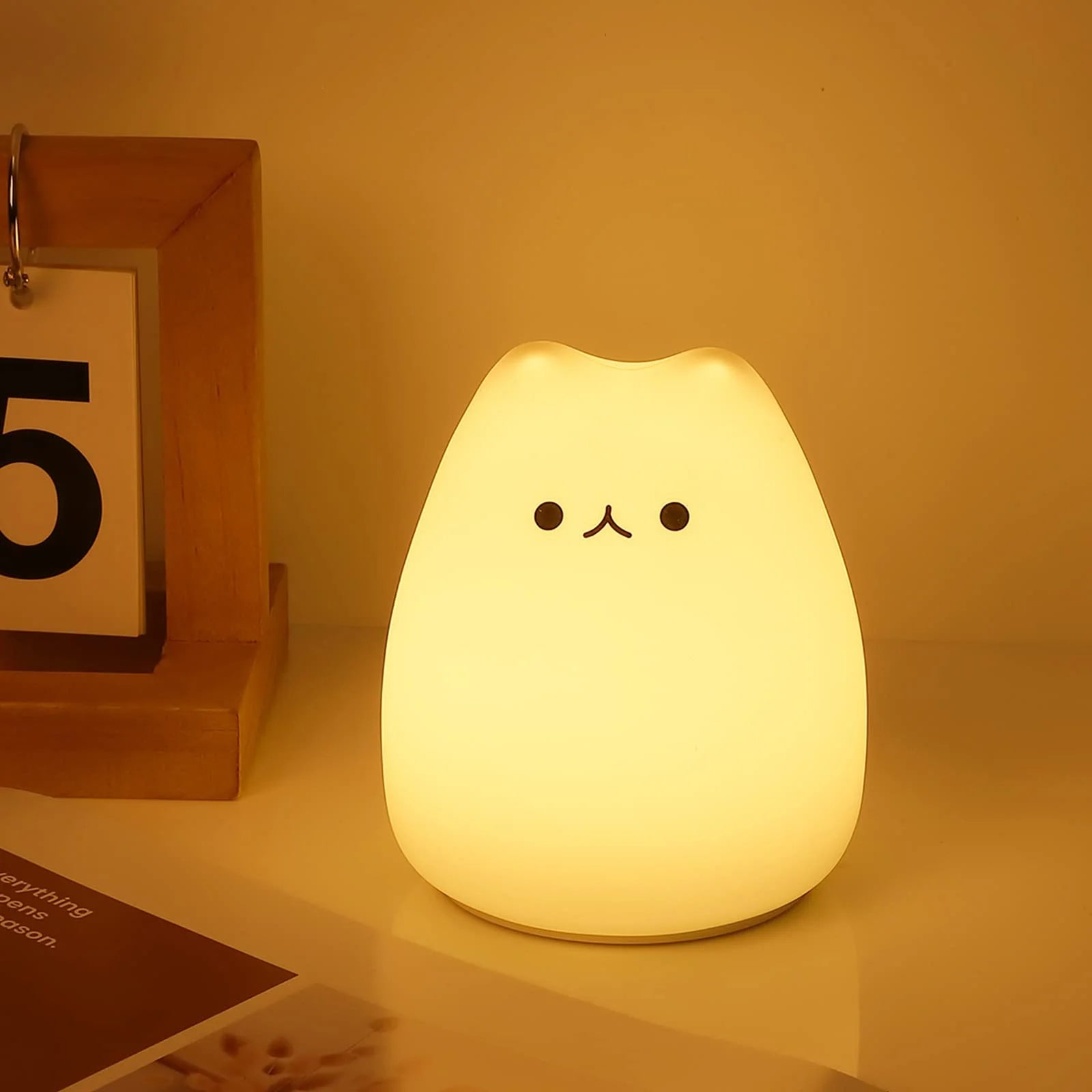 Cat Night Light for Kids, LED Battery Powered Cat Lamp with Warm White and 9-Color Changing, Silicone Cute Nursery Lights for Baby Children Bedroom (Mini Celebrity Cat with Tail)